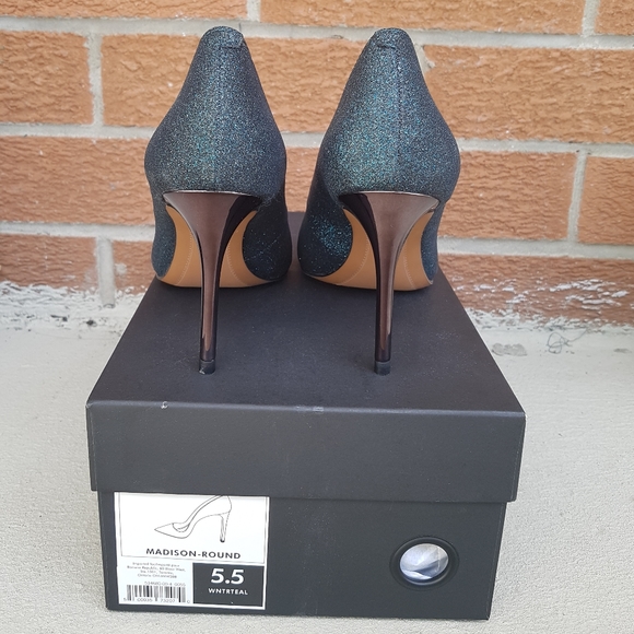 Banana Republic shoes, size 5.5 - Picture 2 of 3